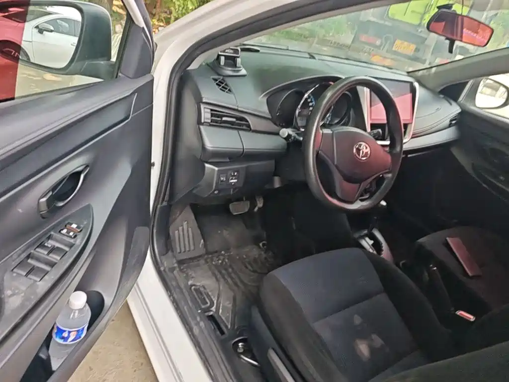 Toyota Yaris L 2018 — фото 16