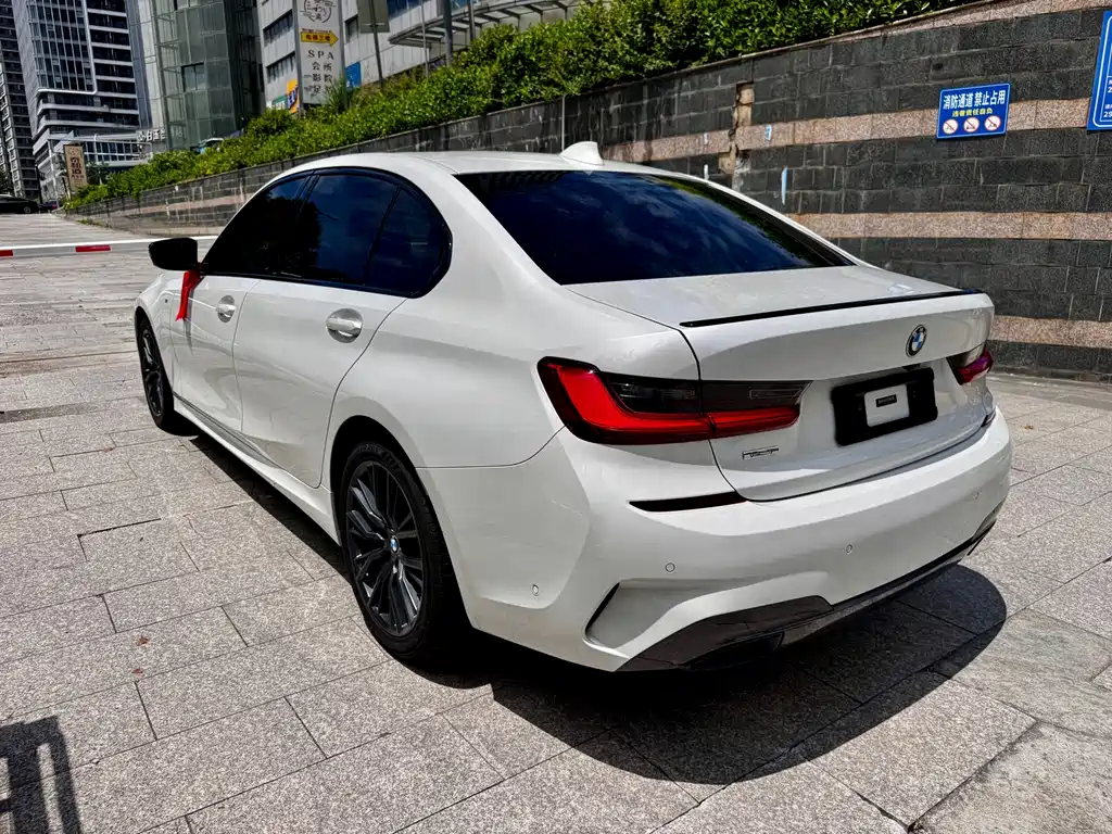 BMW 3 Series 2019 — фото 14