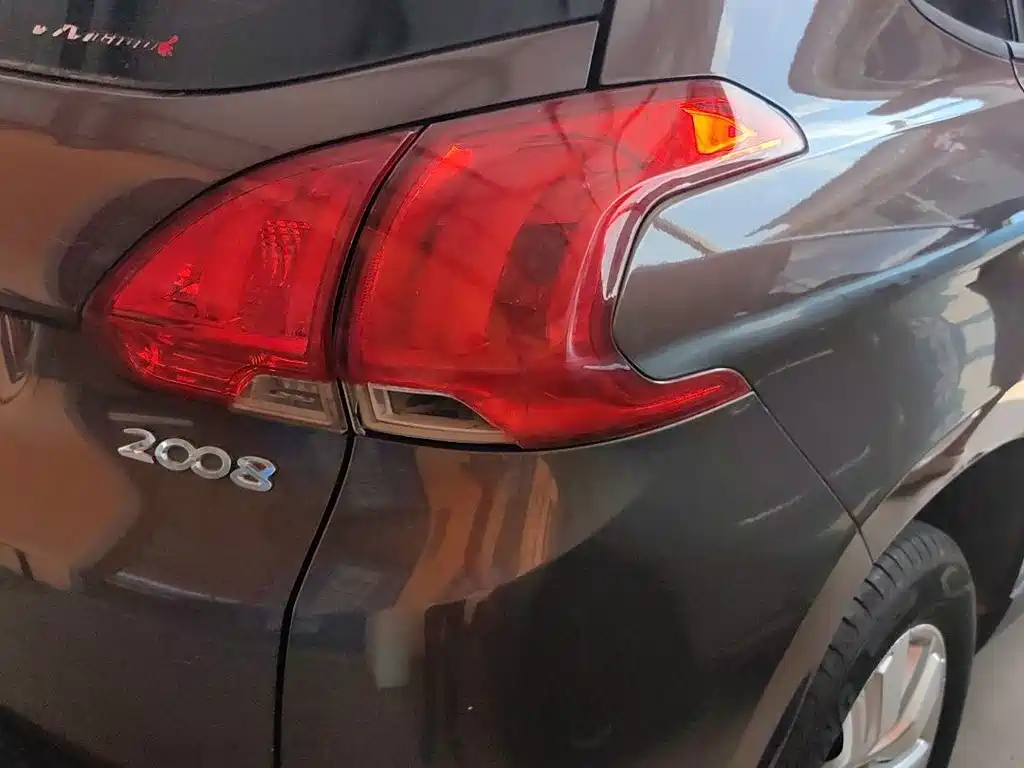 Peugeot 2008 2015 — фото 13