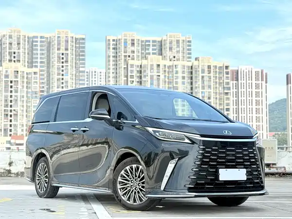 Lexus LM 2025