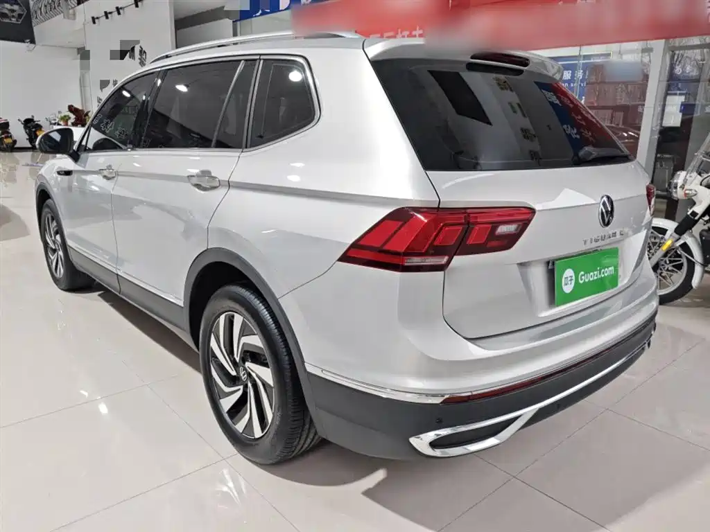 Volkswagen Tiguan L 2023 — фото 23
