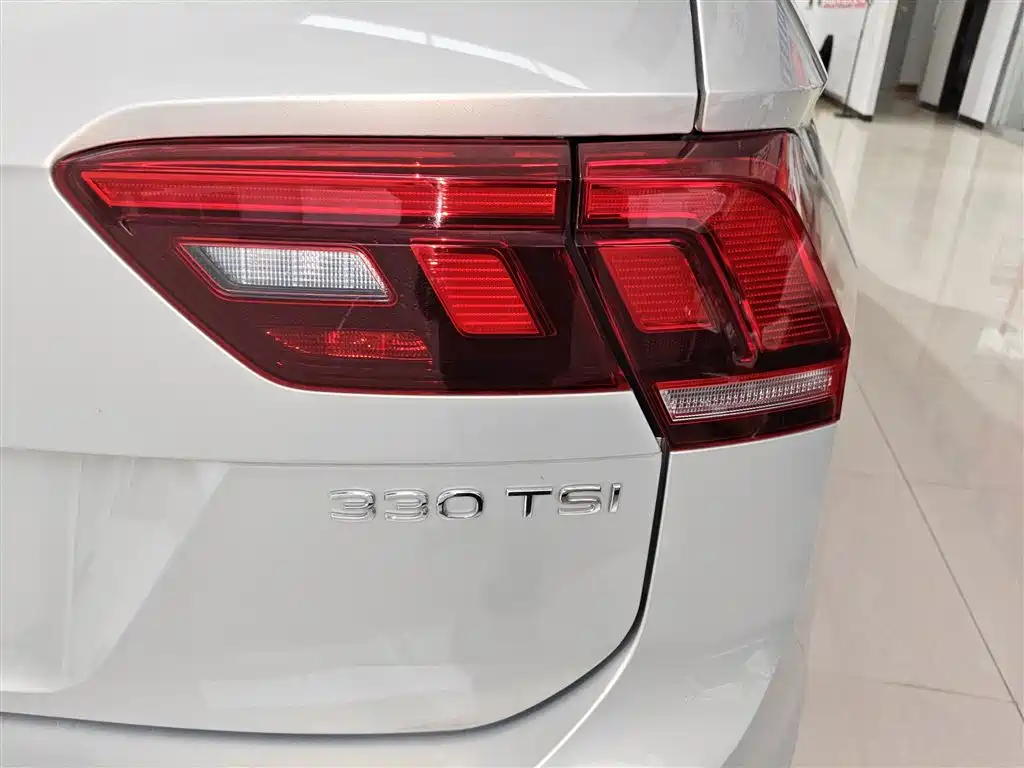 Volkswagen Tiguan L 2023 — фото 24