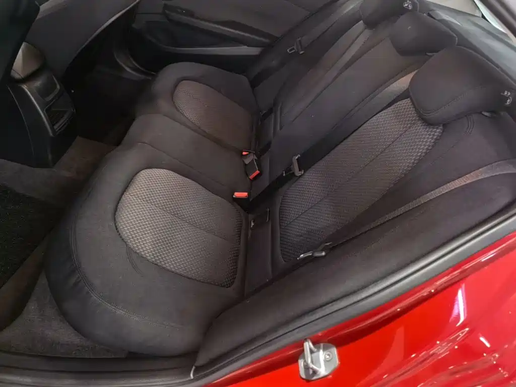BMW 1 Series 2018 — фото 17