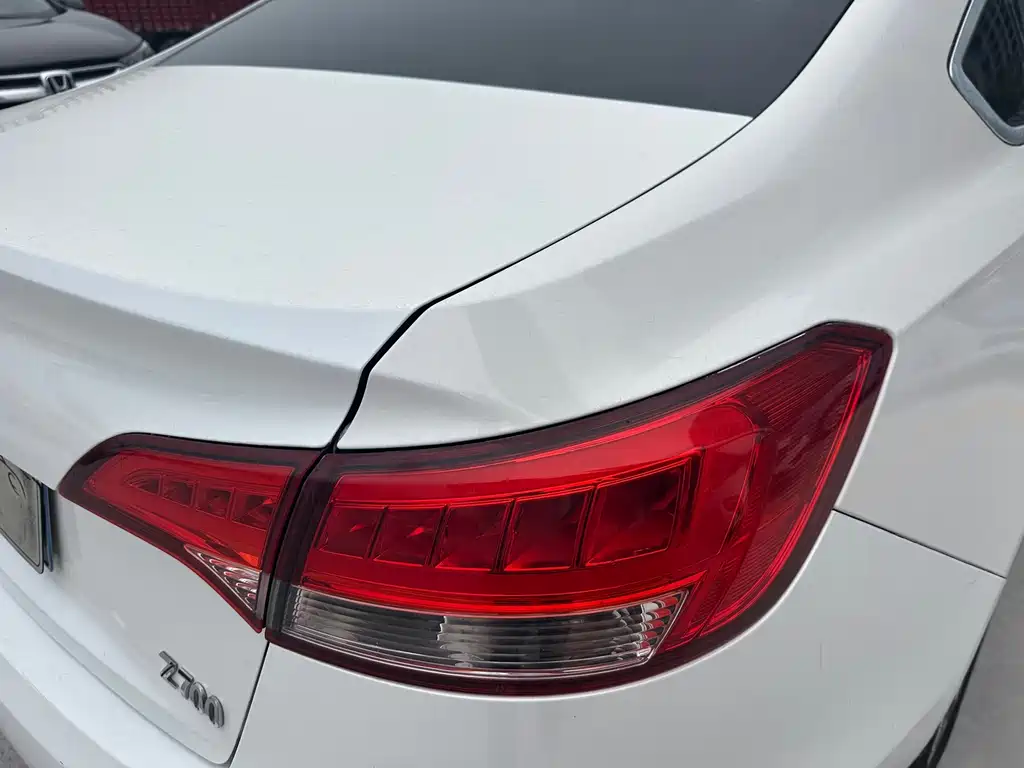 Zotye Z700 2018 — фото 16