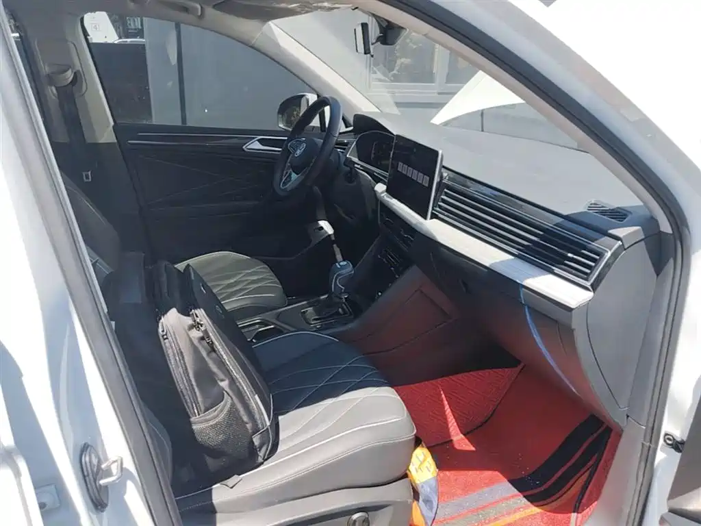 Volkswagen Tiguan L 2023 — фото 11