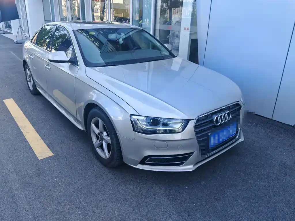 Audi A4L 2016