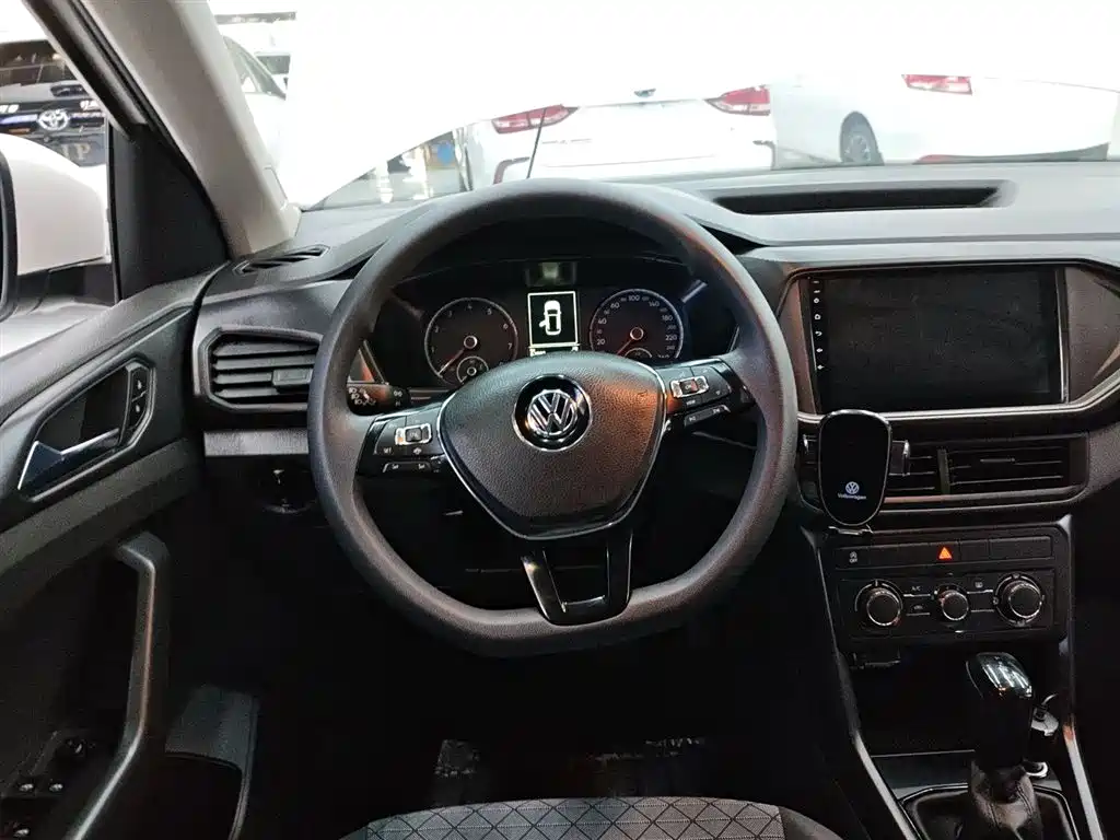 Volkswagen T-Cross 2020 — фото 11