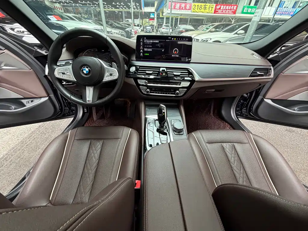 BMW 5 Series 2023 — фото 19