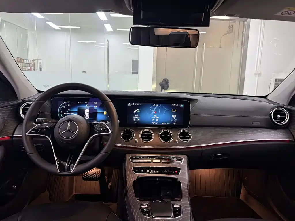 Mercedes-Benz E-Class 2023 — фото 16