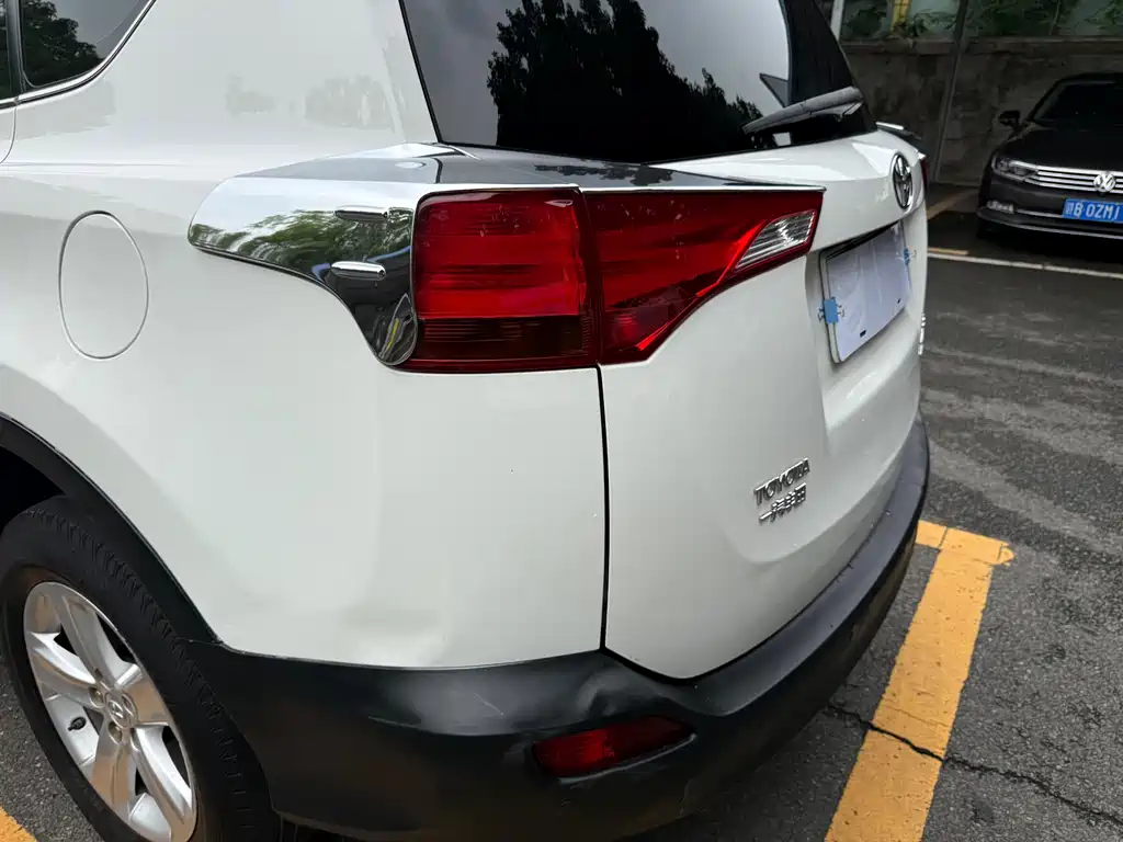 Toyota RAV4 2013 — фото 18
