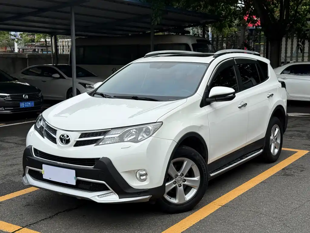 Toyota RAV4 2013 — фото 1