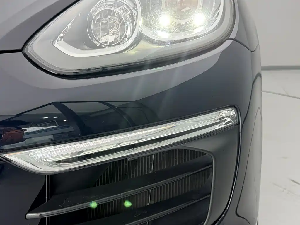 Porsche Cayenne 2018 — фото 33