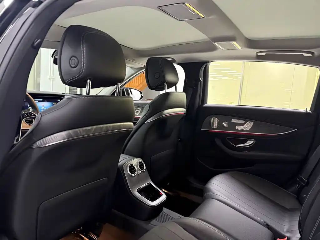 Mercedes-Benz E-Class 2023 — фото 15