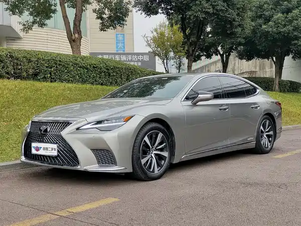 Lexus LS 2021
