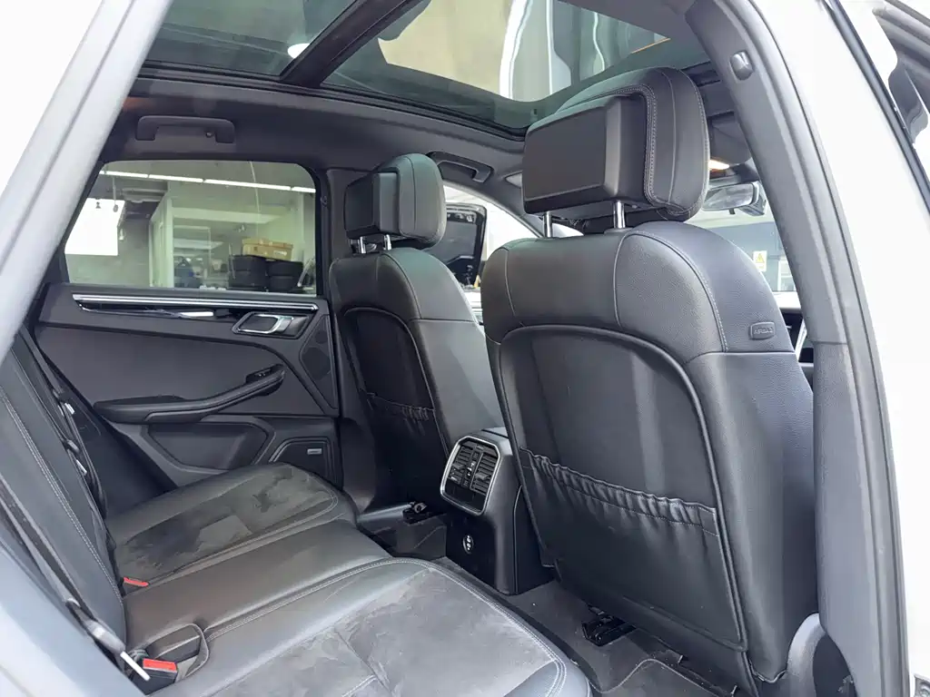 Porsche Macan 2020 — фото 16