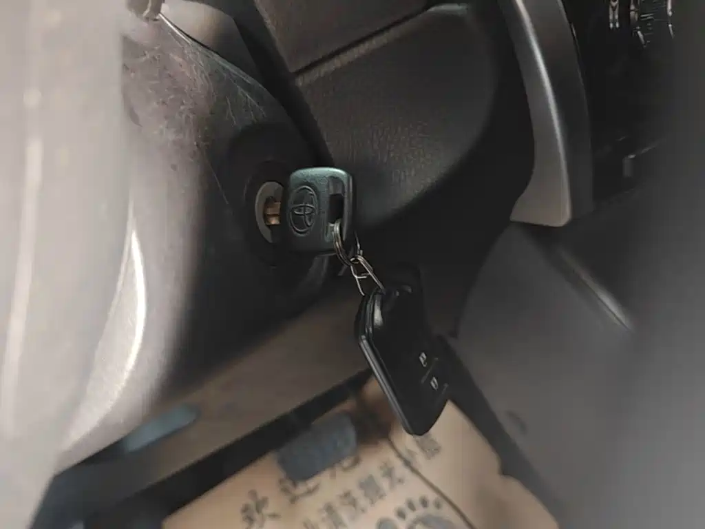 Toyota Yaris L 2017 — фото 9