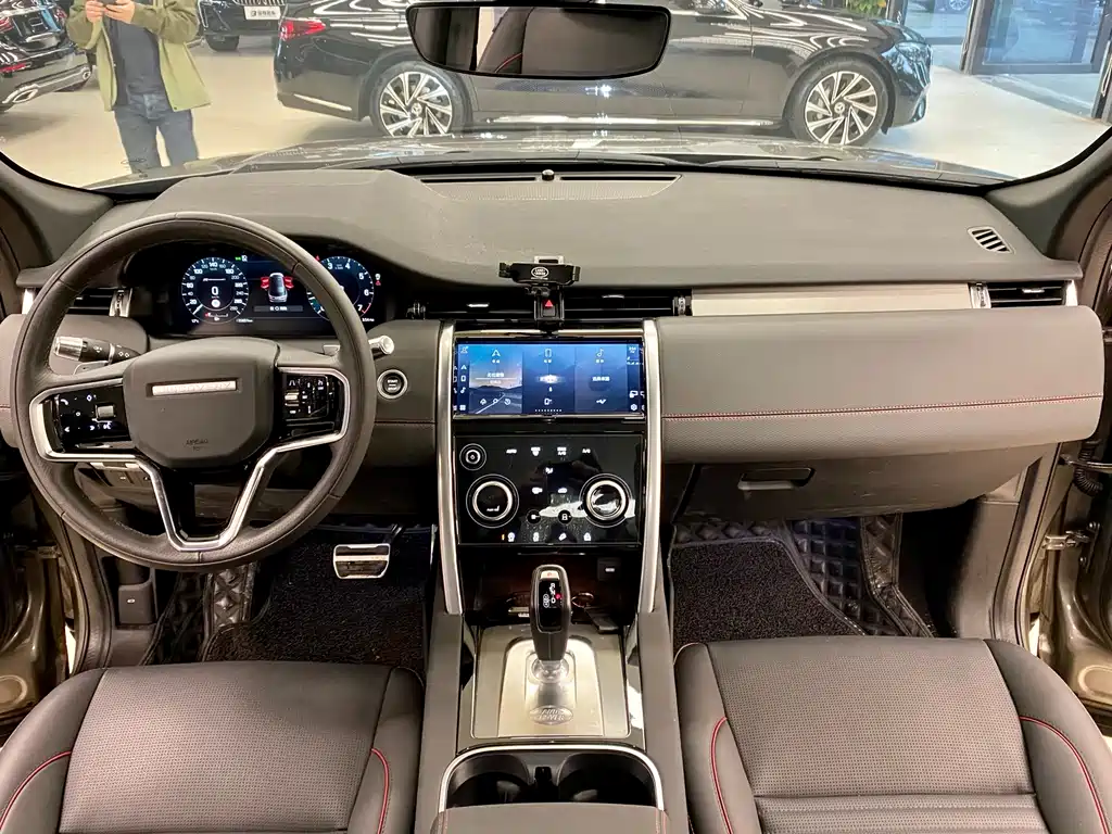 Land Rover Discovery Sport 2023 — фото 12