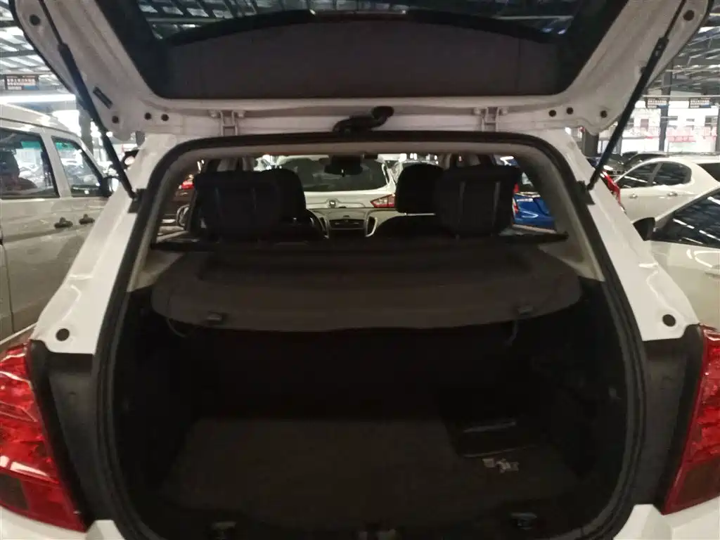 Chevrolet Trax 2015 — фото 12
