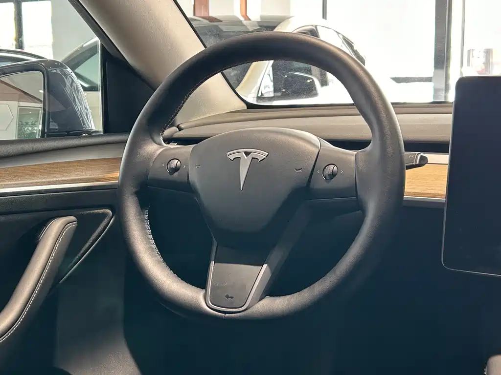 Tesla Model Y 2022 — фото 19