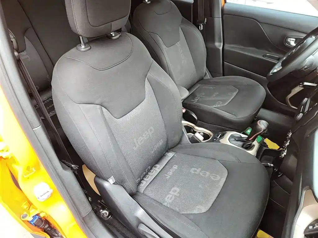 Jeep Renegade 2016 — фото 25