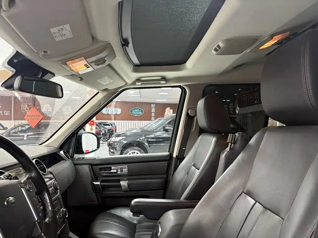 Land Rover Discovery 2015 — фото 25