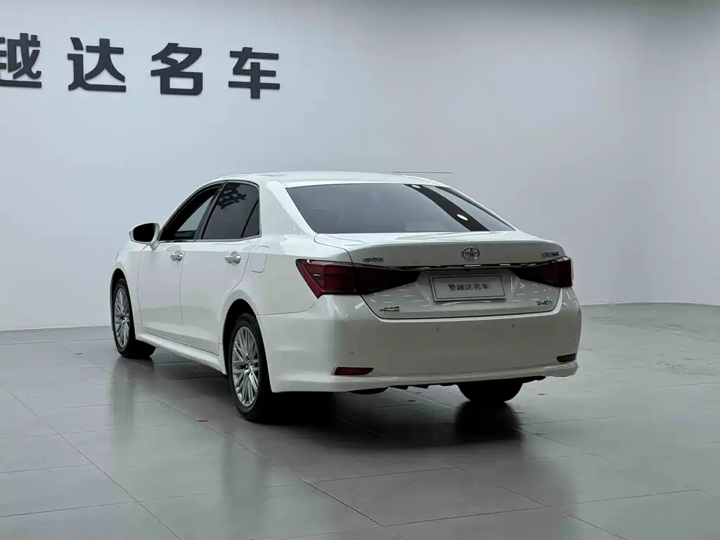 Toyota Crown 2017 — фото 6