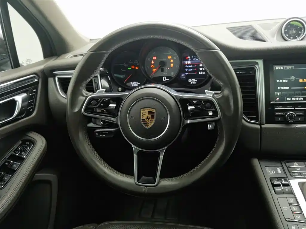 Porsche Macan 2016 — фото 11