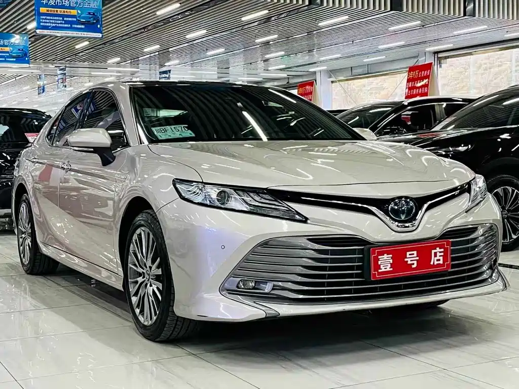 Toyota Camry 2018 — фото 3