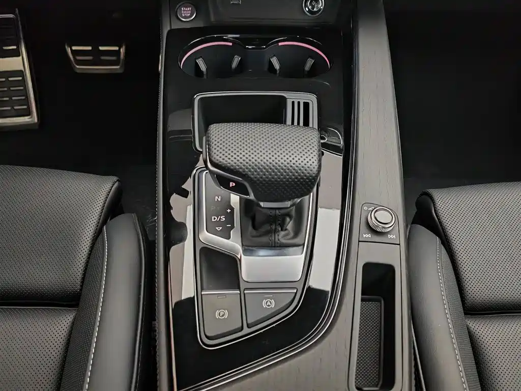 Audi A4L 2025 — фото 13