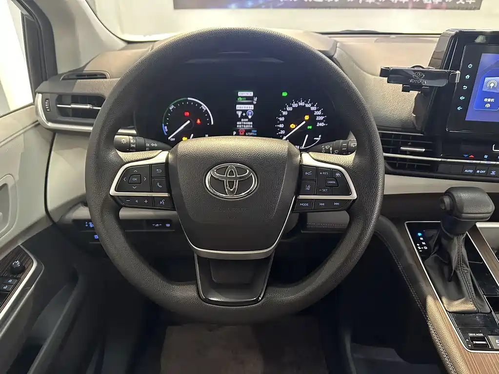 Toyota Sienna 2023 — фото 10