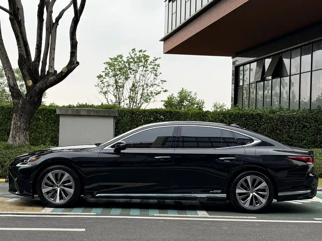 Lexus LS 2019 — фото 2