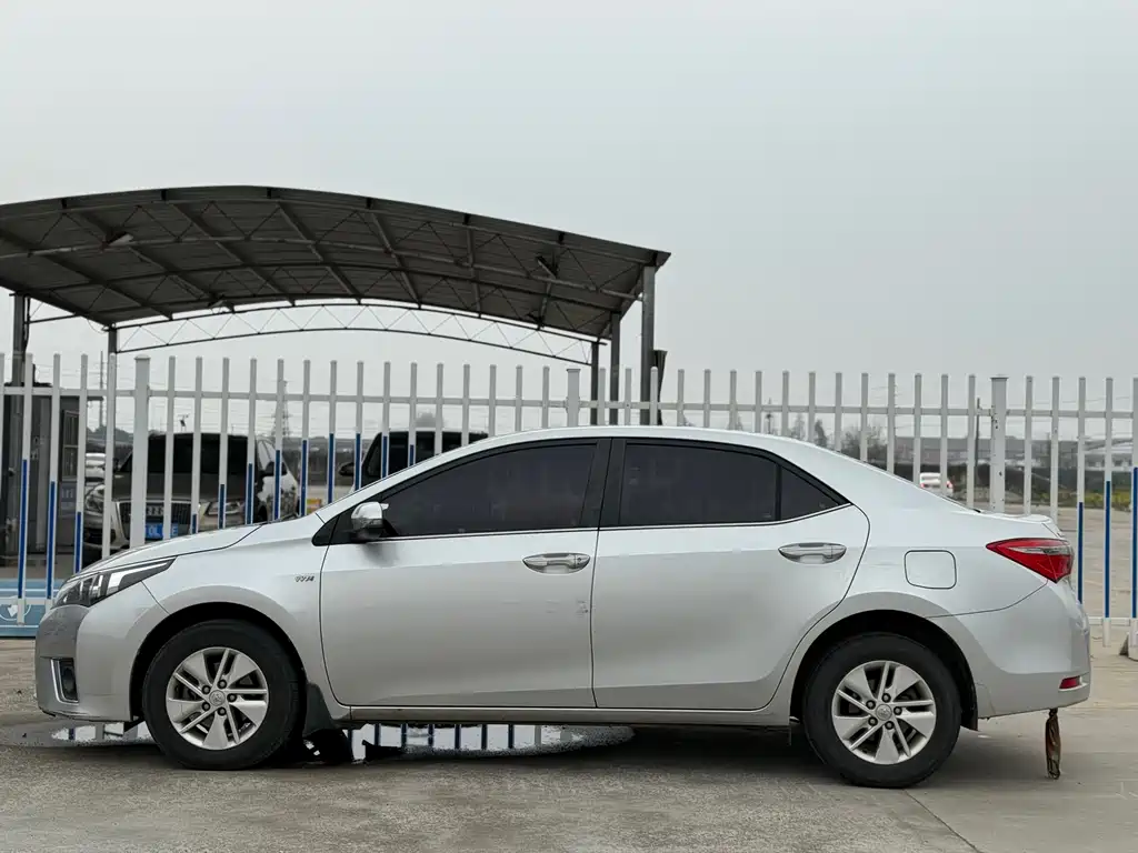Toyota Corolla 2018 — фото 3