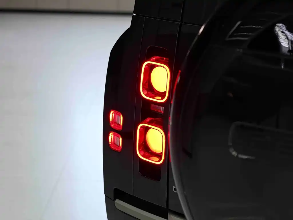 Land Rover Defender 2025 — фото 8