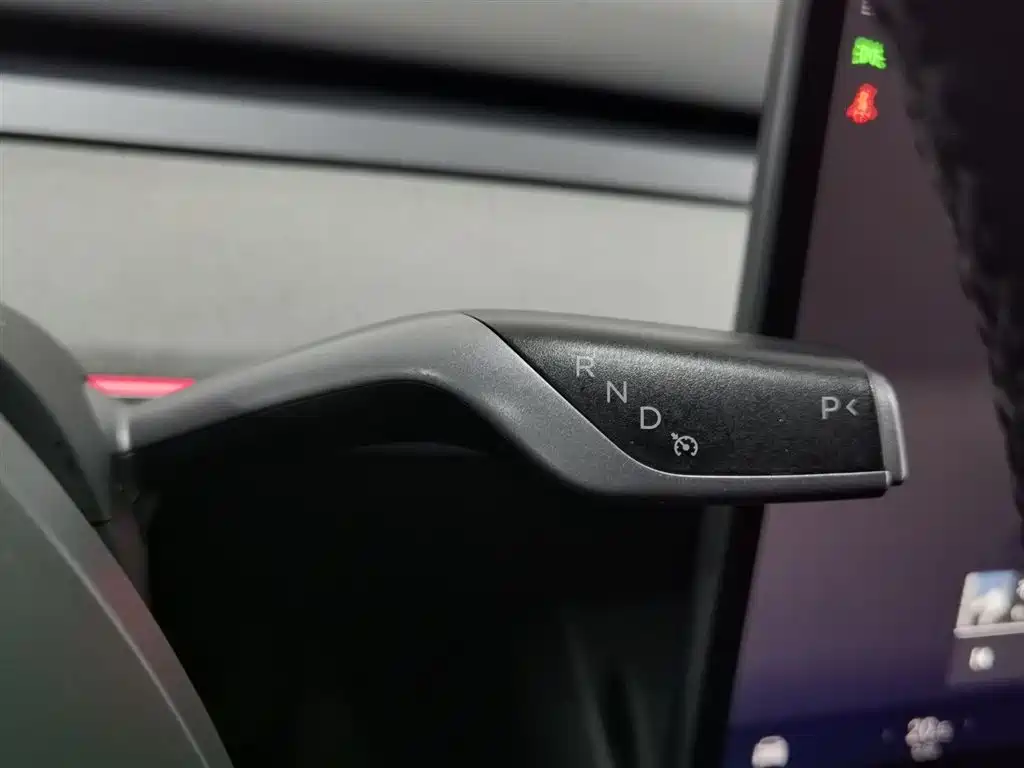 Tesla Model Y 2023 — фото 13