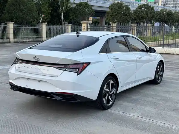 Hyundai Elantra 2022