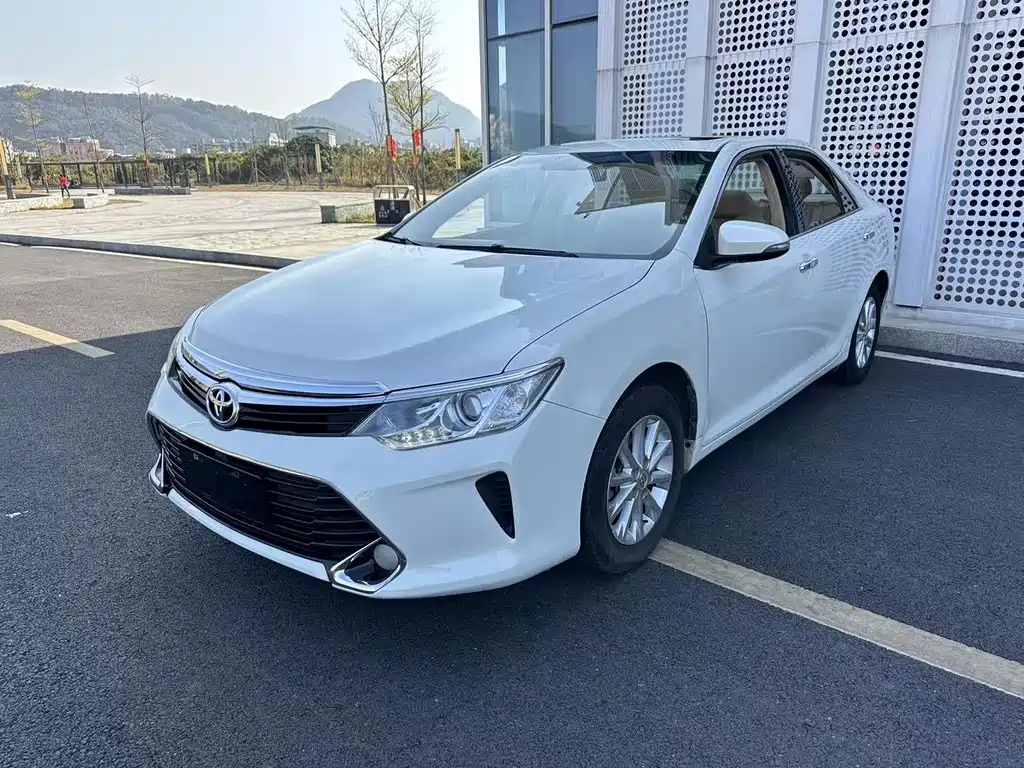 Toyota Camry 2016 — фото 20