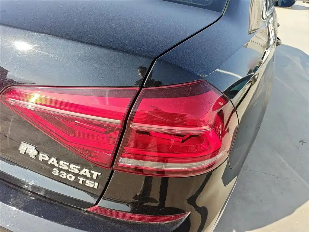 Volkswagen Passat 2018 — фото 8
