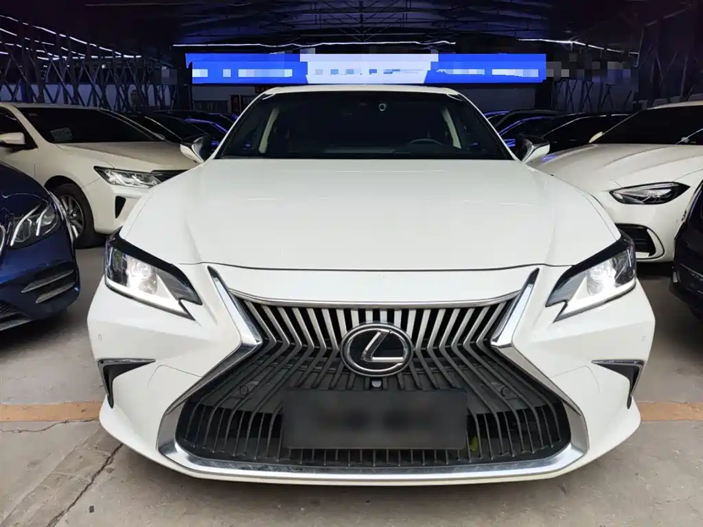 Lexus ES 2018 — фото 3