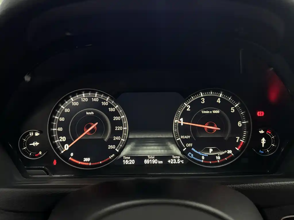 BMW 3 Series 2018 — фото 13