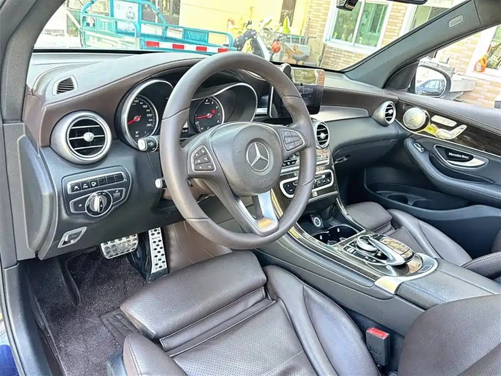 Mercedes-Benz GLC 2016 — фото 13