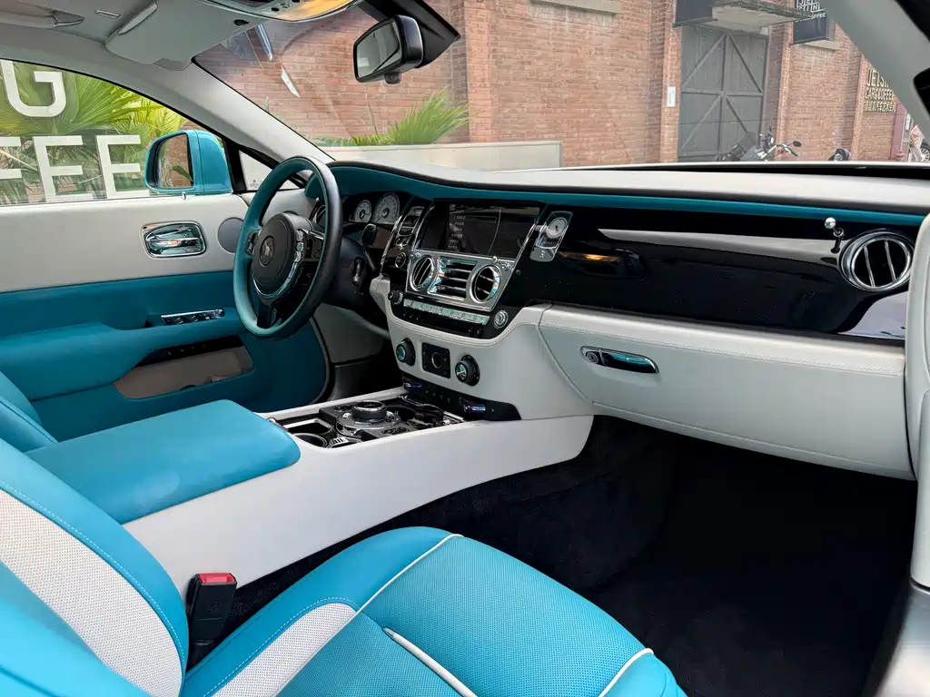 Rolls-Royce Phantom 2020 — фото 10