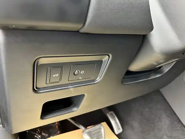 Land Rover Discovery 2024