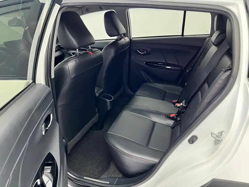 Toyota Yaris L 2023 — фото 16