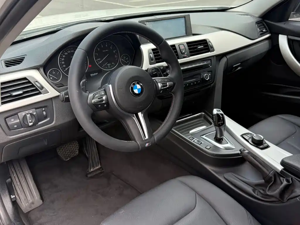 BMW 5 Series 2012 — фото 6