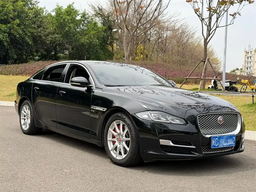 Jaguar XJ 2016 — фото 2