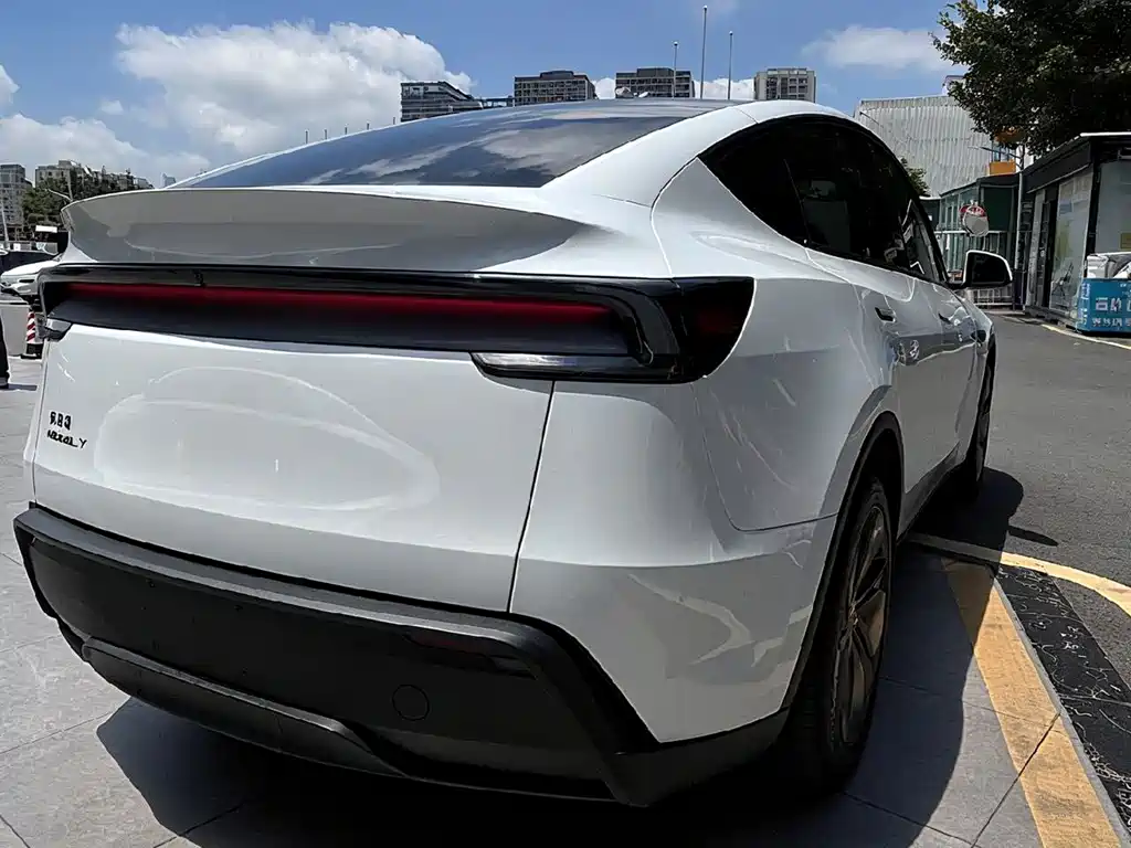 Tesla Model Y 2026 — фото 7