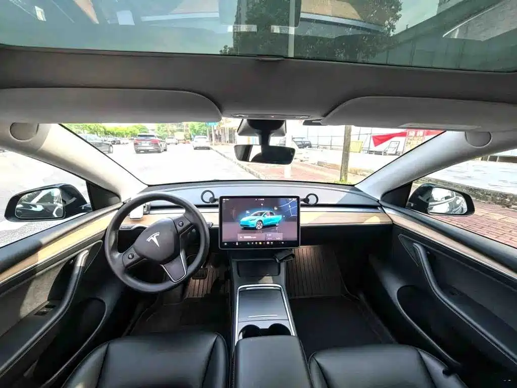 Tesla Model Y 2023 — фото 8