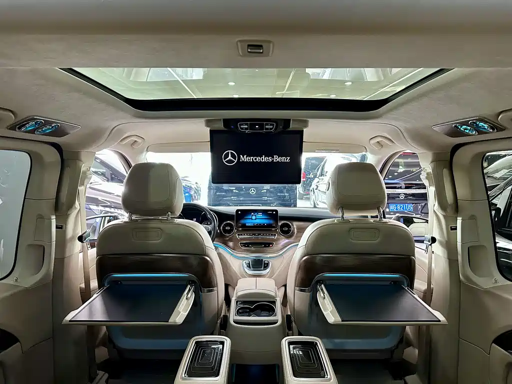 Mercedes-Benz V-Class 2022 — фото 11