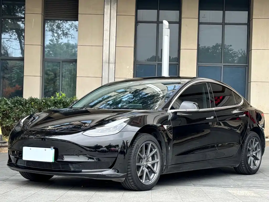 Tesla Model 3 2020 — фото 1