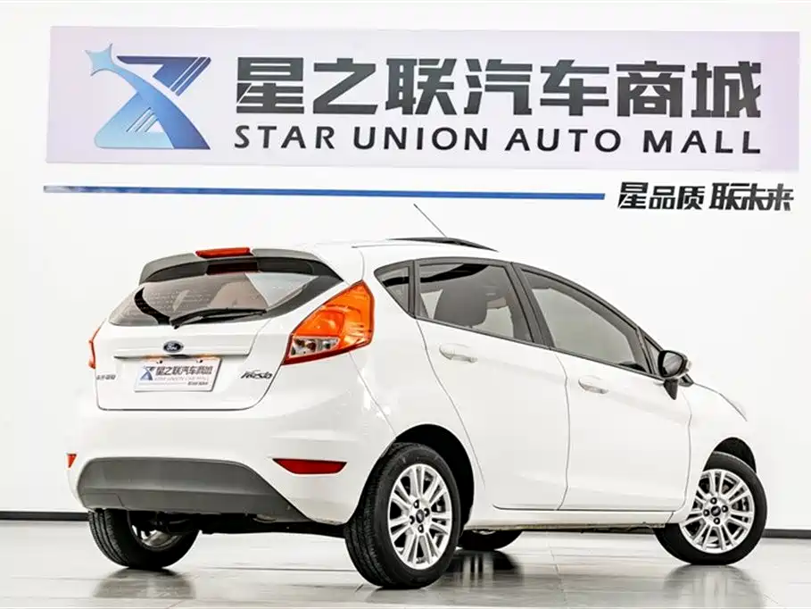 Ford Fiesta 2015 — фото 6